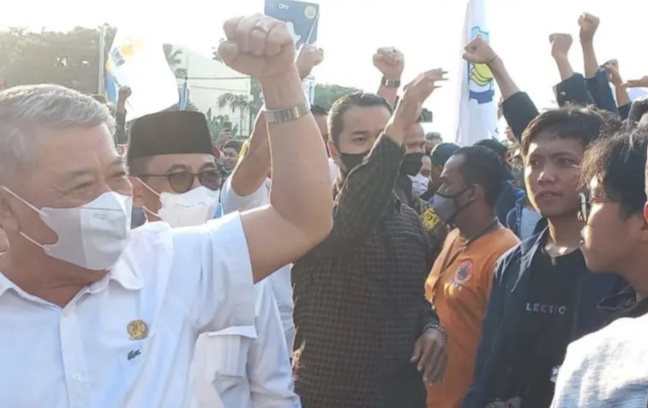 Ribuan Mahasiswa Aliansi BEM Surabaya Tagih Janji ke DPRD Jatim