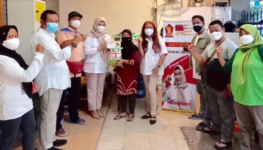 Legislator Gerindra Road Show Bagikan 5 Ton Beras di 5 Kecamatan Surabaya