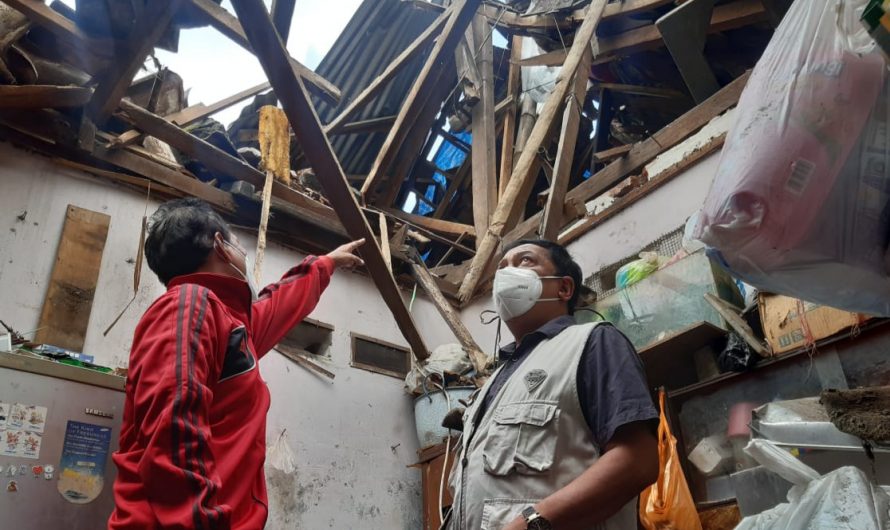 Diguyur Hujan Deras Rumah Djoeliek Ambruk,DPRD:Kita Upayakan Perbaikan