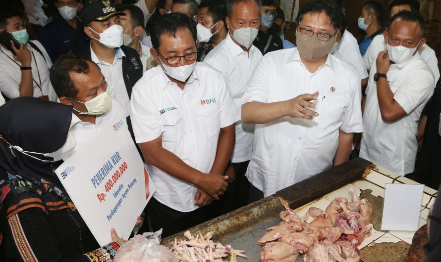 Jaga Stabilitas Harga, Wali Kota Eri Dampingi Menko Airlangga Sidak Operasi Minyak Goreng