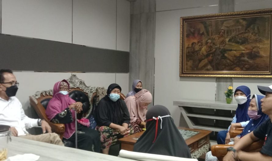 Puluhan Emak – Emak Tegalsari Keluhkan Bantuan PKH Wadul DPRD Surabaya