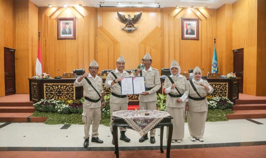 DPRD Surabaya dan Wali Kota Eri Cahyadi Sahkan APBD 2023 di Hari Pahlawan