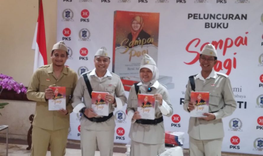 Momen Hari Pahlawan, Reni Astuti Luncurkan Buku “Sampai Pagi”