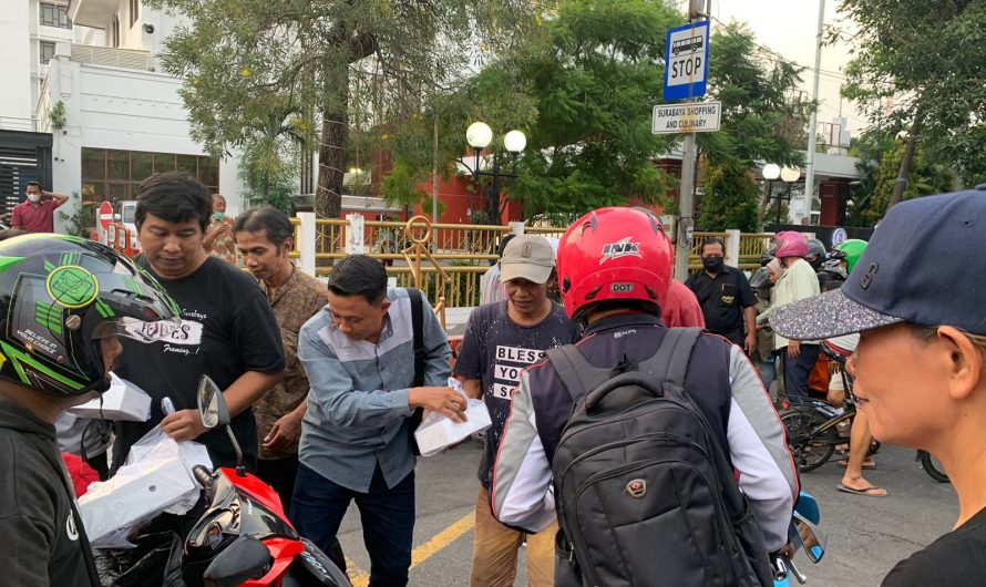 Mencari Berkah Ramadhan, Pokja Judes Bagi Takjil Gratis ke Pengguna Jalan