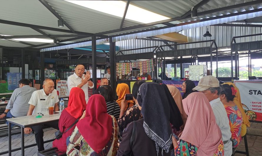 Sepi Pembeli, Pedagang Fresh Market Kutisari Niat Jualan di Tepi Jalan