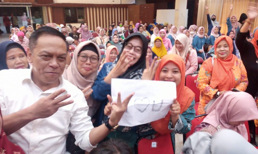 Ratusan Ibu-Ibu Tenggilis Mejoyo Kompak Siap Menangkan Ganjar-Mahfud