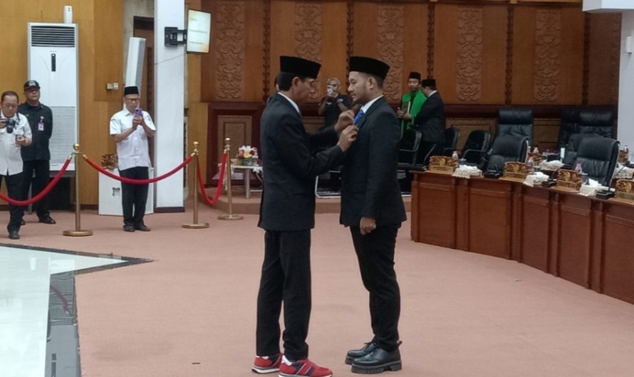 Ketua DPRD Surabaya Lantik Airlangga Justitia Sebagai Anggota Baru PAW Periode 2019-2024