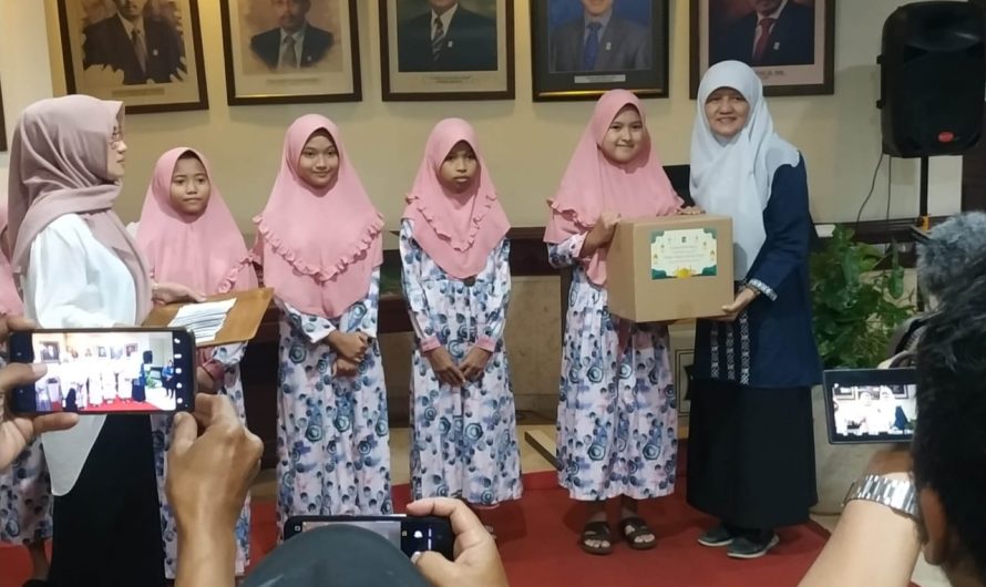 DPRD Surabaya Gelar Acara Bukber dan Santunan Anak Yatim Piatu