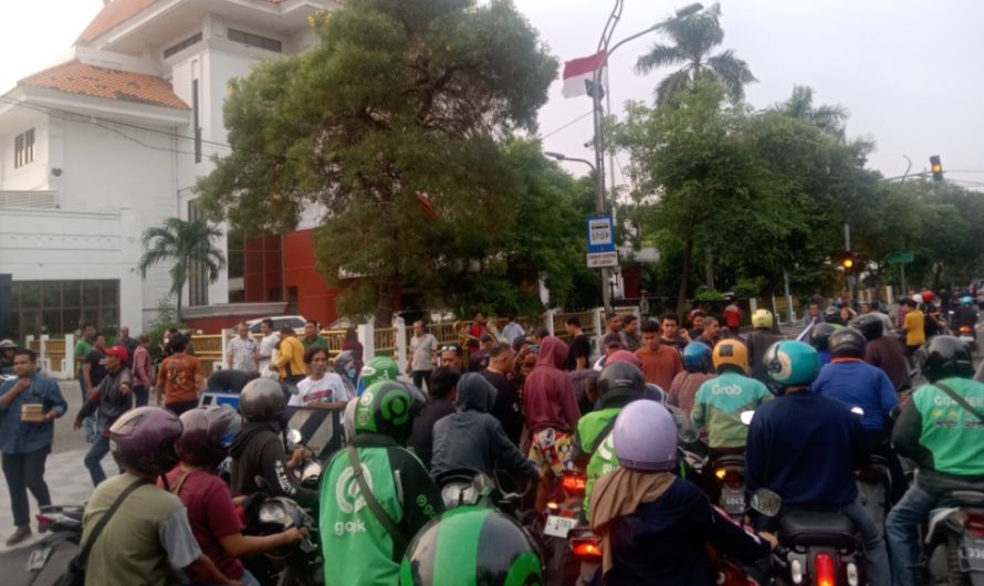 Bagikan Takjil Gratis, Wartawan JUDES: Jaga Situasi Aman dan Damai di Kota Surabaya
