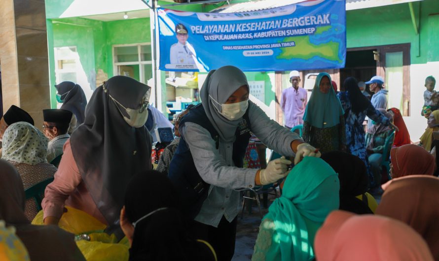 Yankes Bergerak Beri Layanan Kesehatan Gratis 563 Pasien Pulau Raas Sumenep, Pj. Gubernur Adhy: Ini Ikon Program Jawa Timur untuk Masyarakat Daerah Terpencil dan Terluar