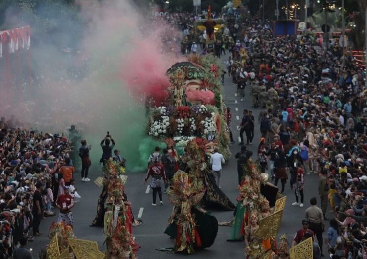 Pawai Budaya Surabaya Vaganza Cermin Sejarah Kota Pahlawan