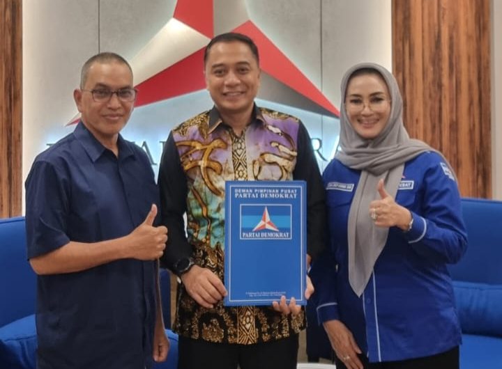 Lucy Kurniasari dan Machmud Dampingi Eri Cahyadi Ambil Surat Tugas di DPP Partai Demokrat