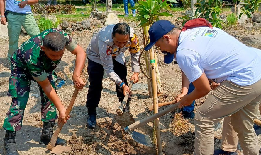 PDAM Surabaya Ajak Warga Tanam Pohon di Sumber Air Plintahan Pasuruan Bentuk Melestarikan Sumber Air Baku