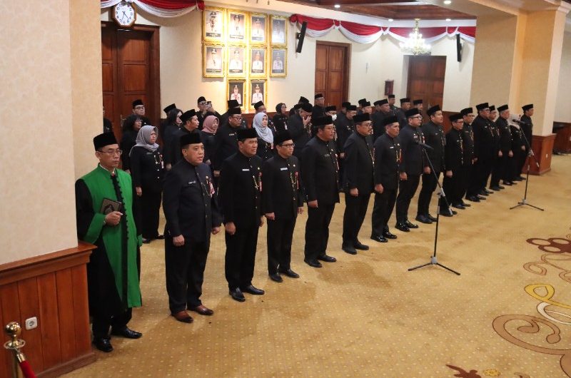 Pj. Gubernur Adhy Lantik 15 Pejabat Pimpinan Tinggi Pratama Pemprov Jatim