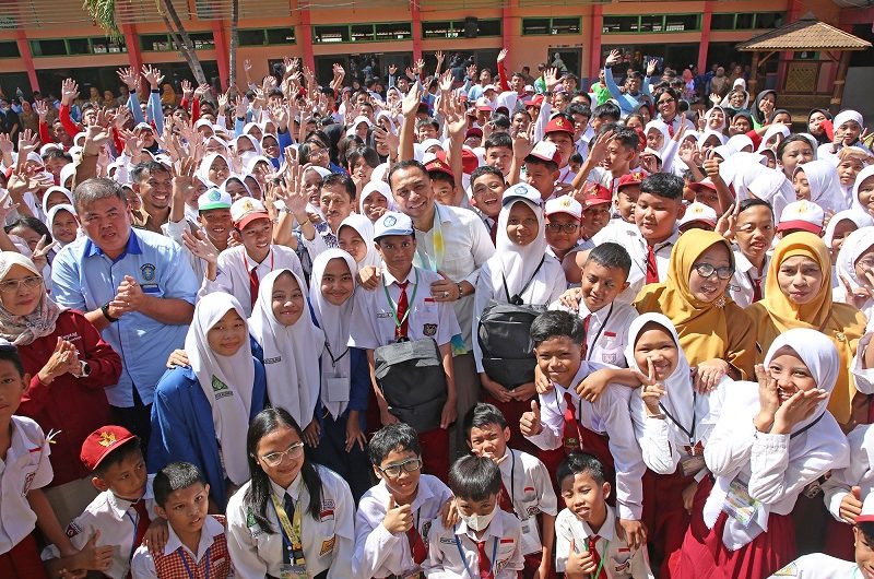 Pemkot Surabaya Gelontorkan 266.375 Seragam dan Perlengkapan Sekolah Gratis
