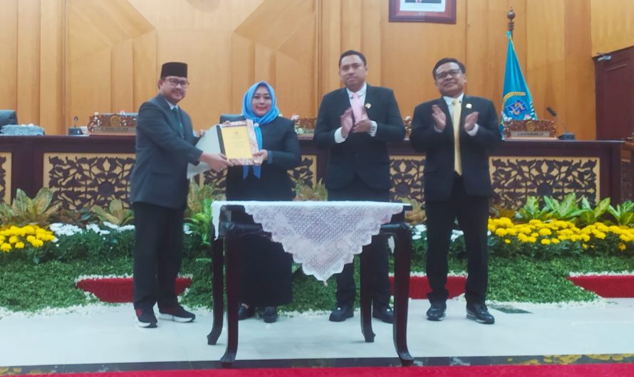 Rapat Paripurna DPRD Surabaya Bahas Raperda Strategis Hunian Layak, Banjir dan Kebudayaan