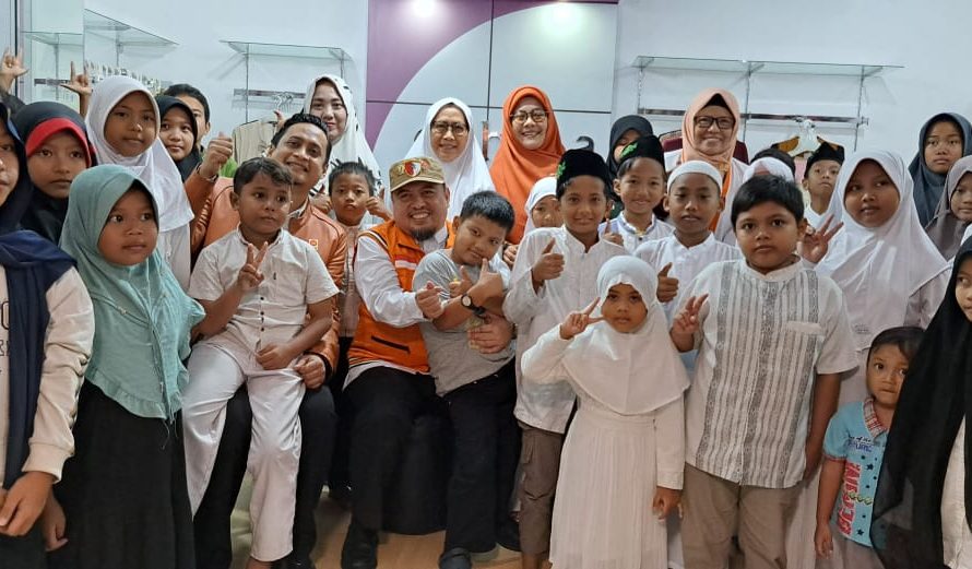 Saling Berbagi dan Peduli, PKS Surabaya Belikan Baju Lebaran Anak Yatim dan Dhuafa