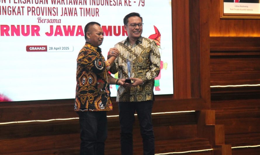 Puncak HPN ke-79, Ketua DPD Partai Golkar Surabaya Raih Penghargaan Politisi Muda Inspiratif