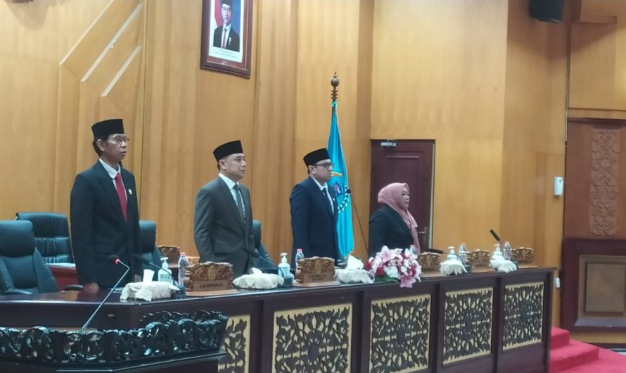 Wali Kota Eri Cahyadi Berikan Pandangan Umum Fraksi DPRD Surabaya Tentang Pertanggungjawaban APBD 2024