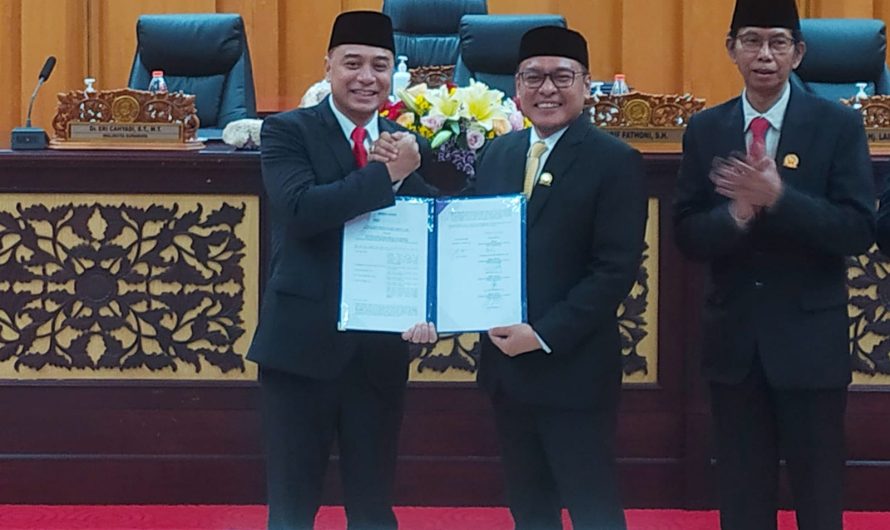 DPRD Surabaya Bersama Walikota Setujui Pertanggungjawaban Pelaksanaan APBD 2024