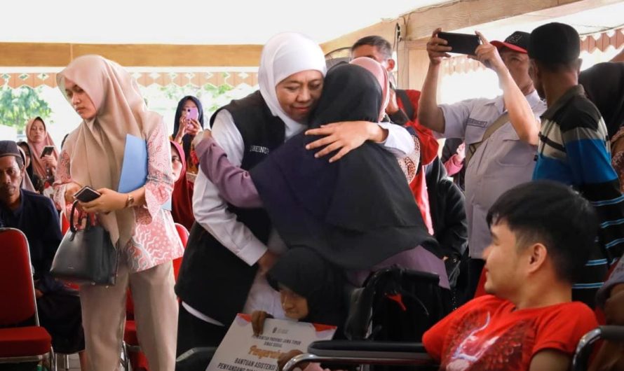 Gubernur Khofifah Salurkan Bantuan Rp 10 Miliar Pada Warga Kabupaten Probolinggo