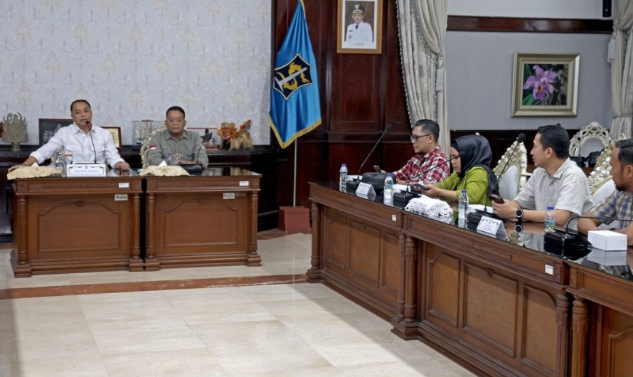 Parkir Toko Modern di Surabaya Gratis, Wali Kota Eri Tegaskan Pengusaha Komitmen Sediakan Jukir Resmi