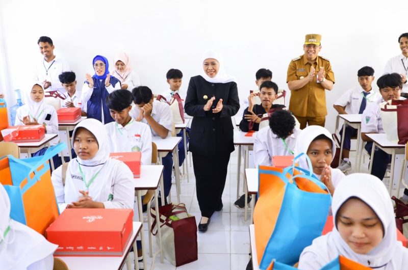 Hari Pertama Masuk Siswa,Gubernur Khofifah Kunjungi Sekolah Rakyat di Probolinggo