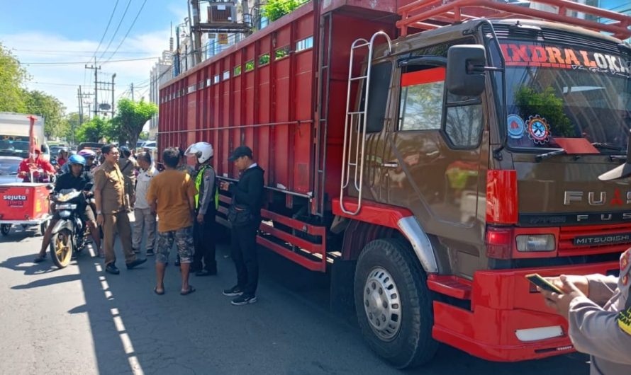 Petugas Lakukan Penertiban Parkir Liar Menjamur di Jalan Semut Baru