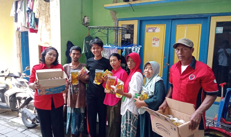 Gerak Nyata PDIP: PAC Bulak Salurkan Bantuan Sembako untuk Warga