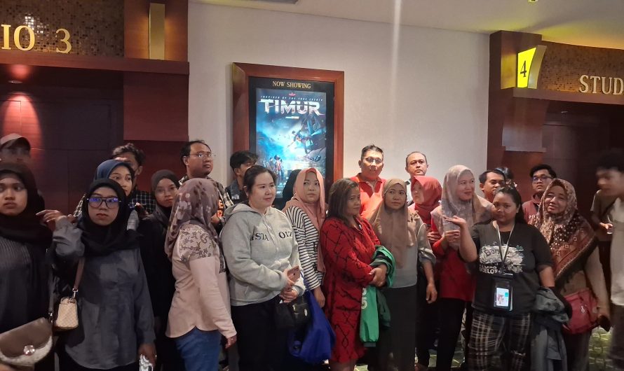 Antusias Puluhan Penonton Saksikan Film Perdana ‘TIMUR’ di Bioskop XXI Royal Plaza Surabaya