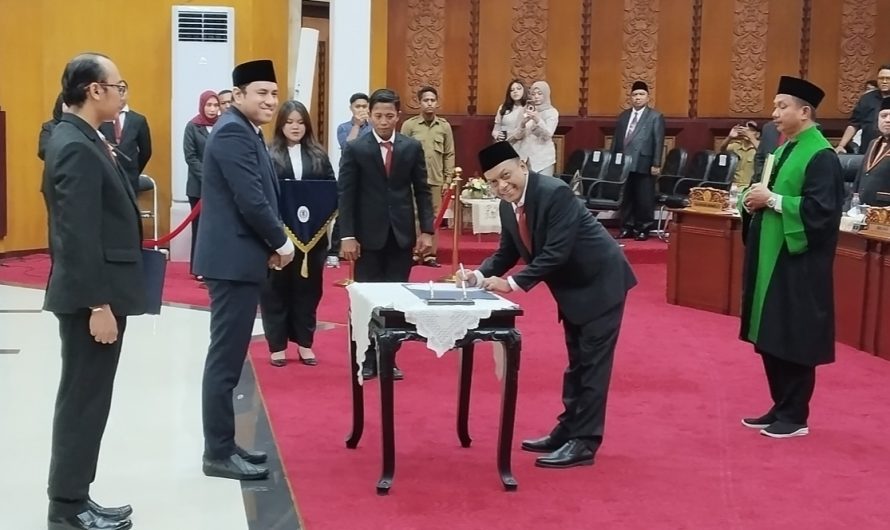 PAW DPRD Surabaya, Anas Karno Resmi Lanjutkan Sisa Jabatan 2024-2029