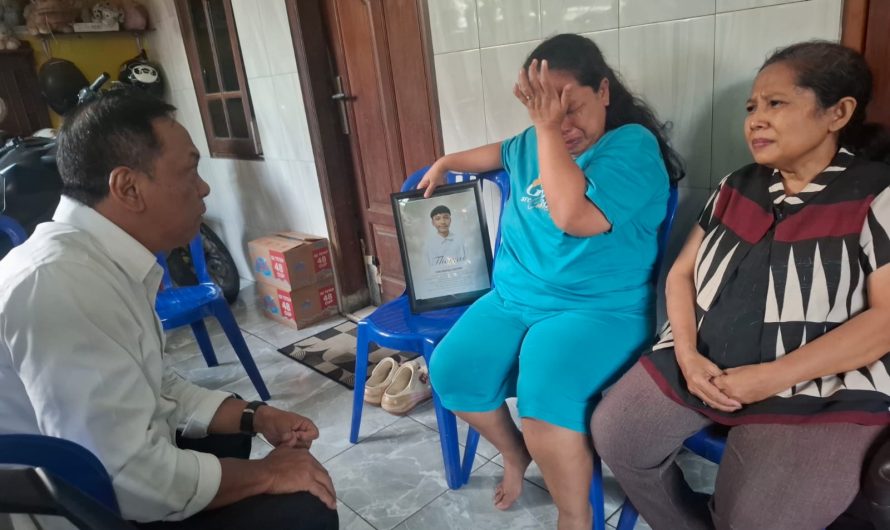 Tangis Keluarga Pecah Saat Legislator DPRD Surabaya Datangi Rumah Thomas, Pelajar SMA Tewas Diduga Dianiaya
