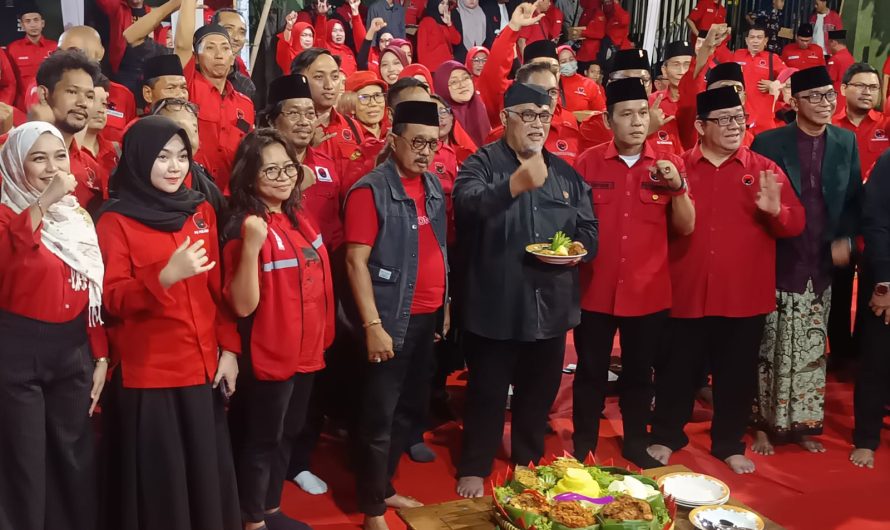 Kantor PDIP Surabaya Dipadati Ribuan Kader,Gen Z Ditantang Jadi Benteng Pelurus Sejarah di Medsos