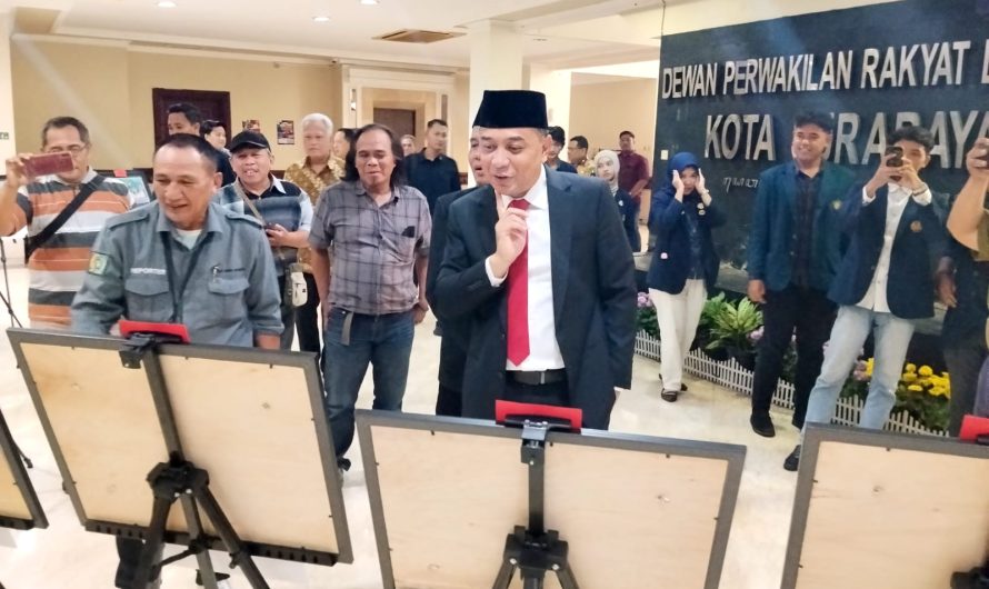 Wali Kota Eri Cahyadi Kunjungi Pameran Karya Fotografi Jurnalis di DPRD Surabaya